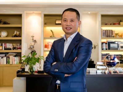 从17岁辍学到身家90亿,他靠“降维打击”逆袭成顶流