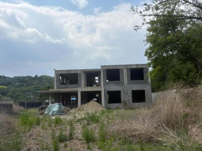 大连一宅基地翻建缘何成违建,六年诉讼未了